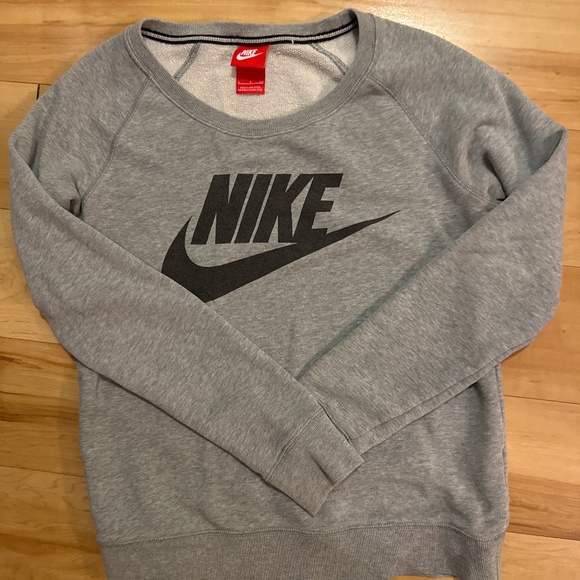Nike Tops - Nike Women’s sweat shirt